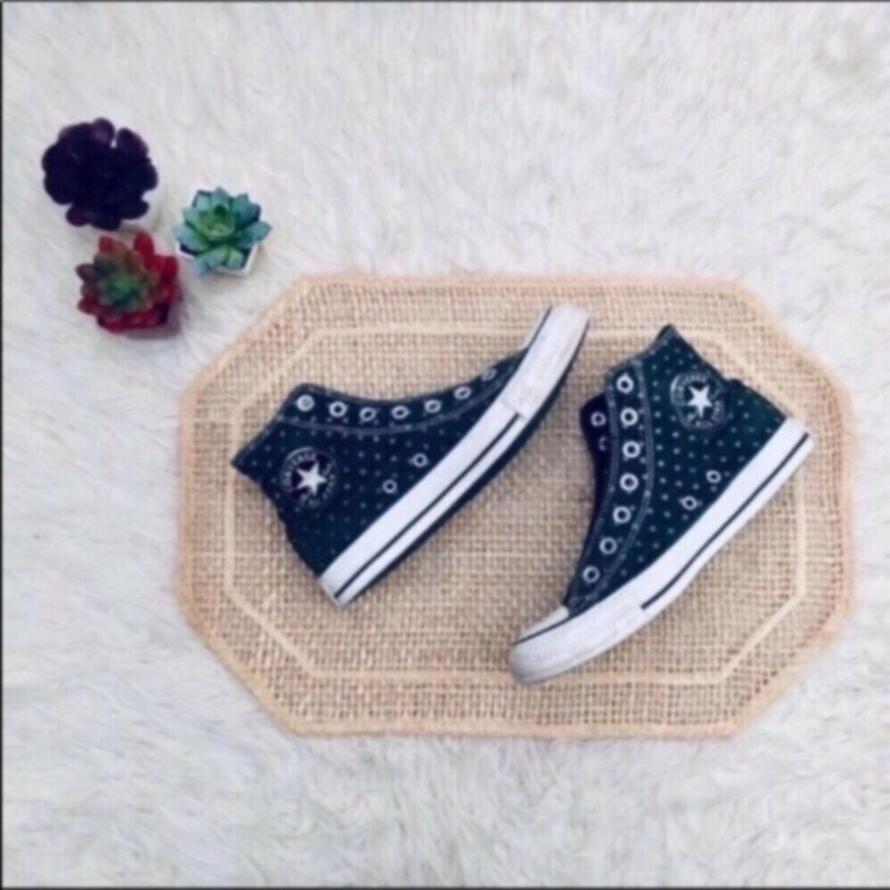 Converse Star Print Chuck Taylors *No Laces*